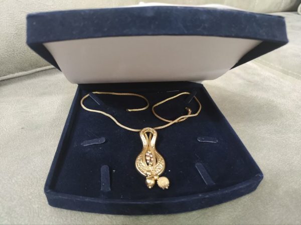بانوان آذربایجان غربی به جبهه مقاومت طلا اهدا کردند بانوان آذربایجان غربی به جبهه مقاومت طلا اهدا کردند