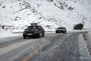 بارش برف در جاده‌های آذربایجان‌غربی ادامه دارد/رانندگان زنجیر چرخ را فراموش نکنند