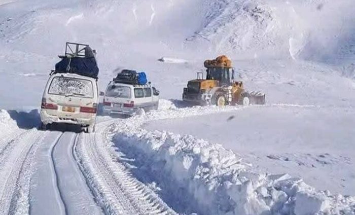 بارش برف در گردنه های آذربایجان غربی به ۵۰ سانتیمتر رسید/ از سفرهای غیر ضرور ی پرهیز شود بارش برف در گردنه های آذربایجان غربی به ۵۰ سانتیمتر رسید/ از سفرهای غیر ضرور ی پرهیز شود