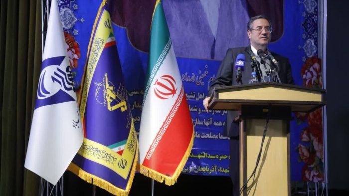 استاندار آذربایجانغربی: کمرنگکردن خدمات دوران انقلاب در کشور کار دشمن است استاندار آذربایجانغربی: کمرنگکردن خدمات دوران انقلاب در کشور کار دشمن است
