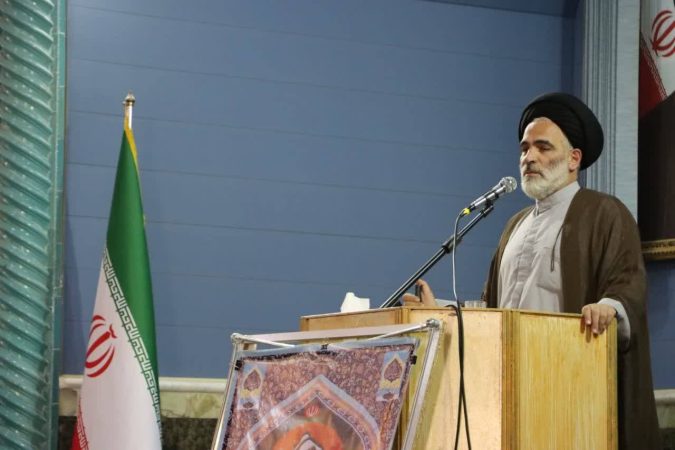 امام جمعه سلماس: تحریم‌های ۴۷ ساله دشمن، ایران را به سمت خودکفایی سوق داده است